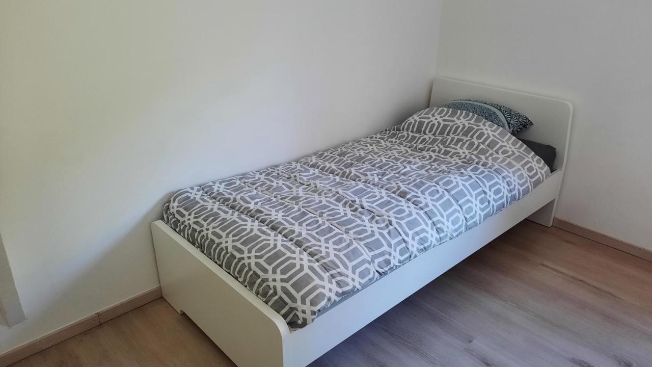 Appartement Duplex Pour 3-4 Personnes A Ciney Ngoại thất bức ảnh