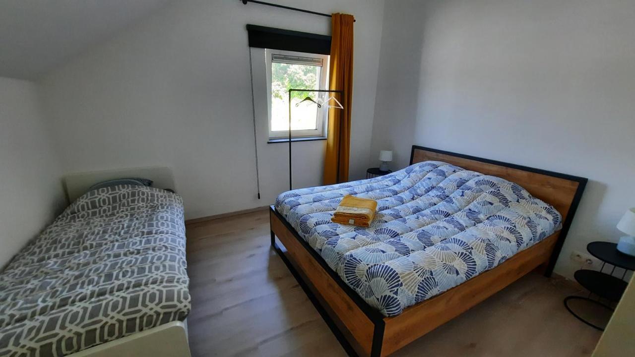 Appartement Duplex Pour 3-4 Personnes A Ciney Ngoại thất bức ảnh