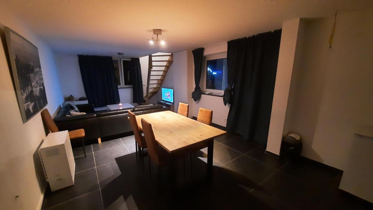 Appartement Duplex Pour 3-4 Personnes A Ciney Ngoại thất bức ảnh