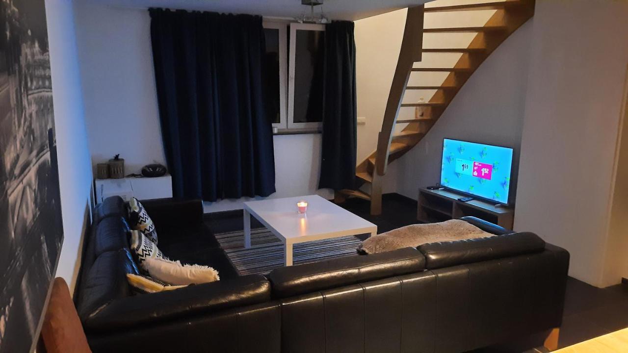 Appartement Duplex Pour 3-4 Personnes A Ciney Ngoại thất bức ảnh